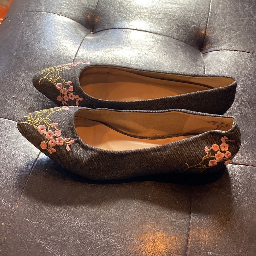 Metaphor Women’s Black with Flower Design Flats Shoes 8 - Picture 6 of 7